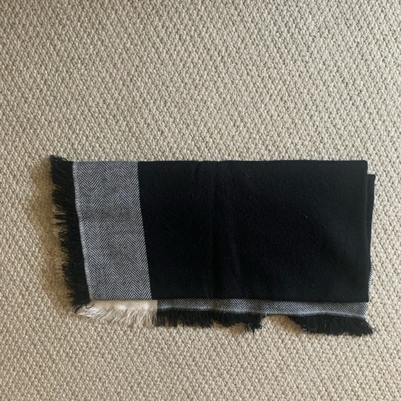 Acrylic Black and White Square Fringed scarf - Picture 7 of 9